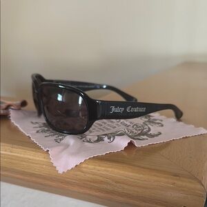 Juicy Couture Black Sporty Sunglasses